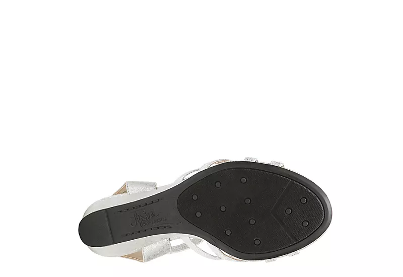 Lifestride Womens Yaya Wedge Sandal - Silver 9 Lifestride Womens Yaya Wedge Sandal - Silver - Image 7