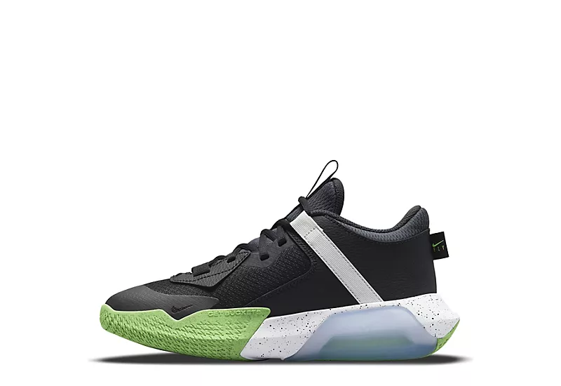 Nike Boys Air Zoom Crossover Basketball Shoe - Black 5 Nike Boys Air Zoom Crossover Basketball Shoe - Black - Image 3